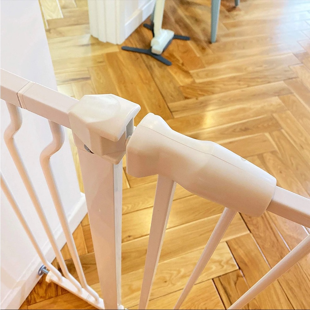 NWT Safety Gate for Doorways and Stairs